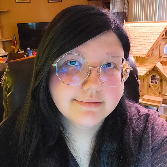 Meet your Posher, Alexandra - Picture 1 of 1